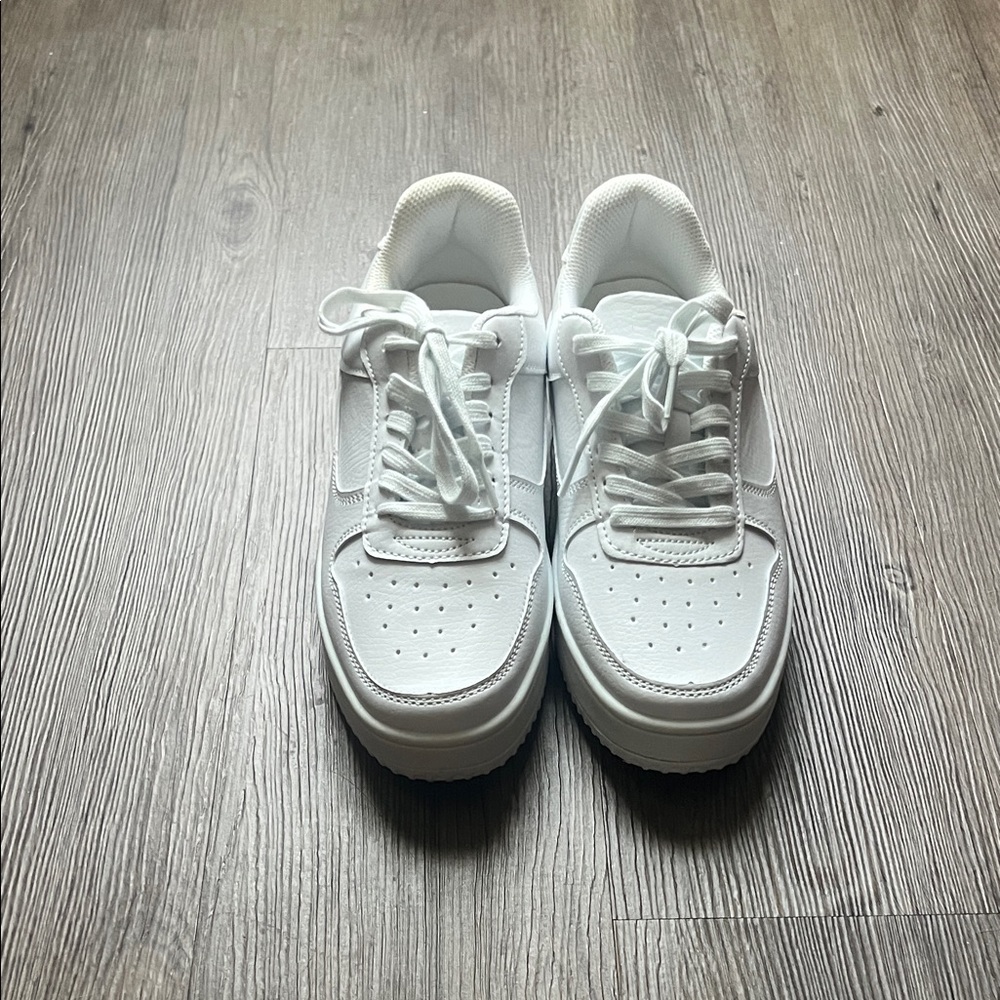 No Boundaries White Lace-Up Sneakers
